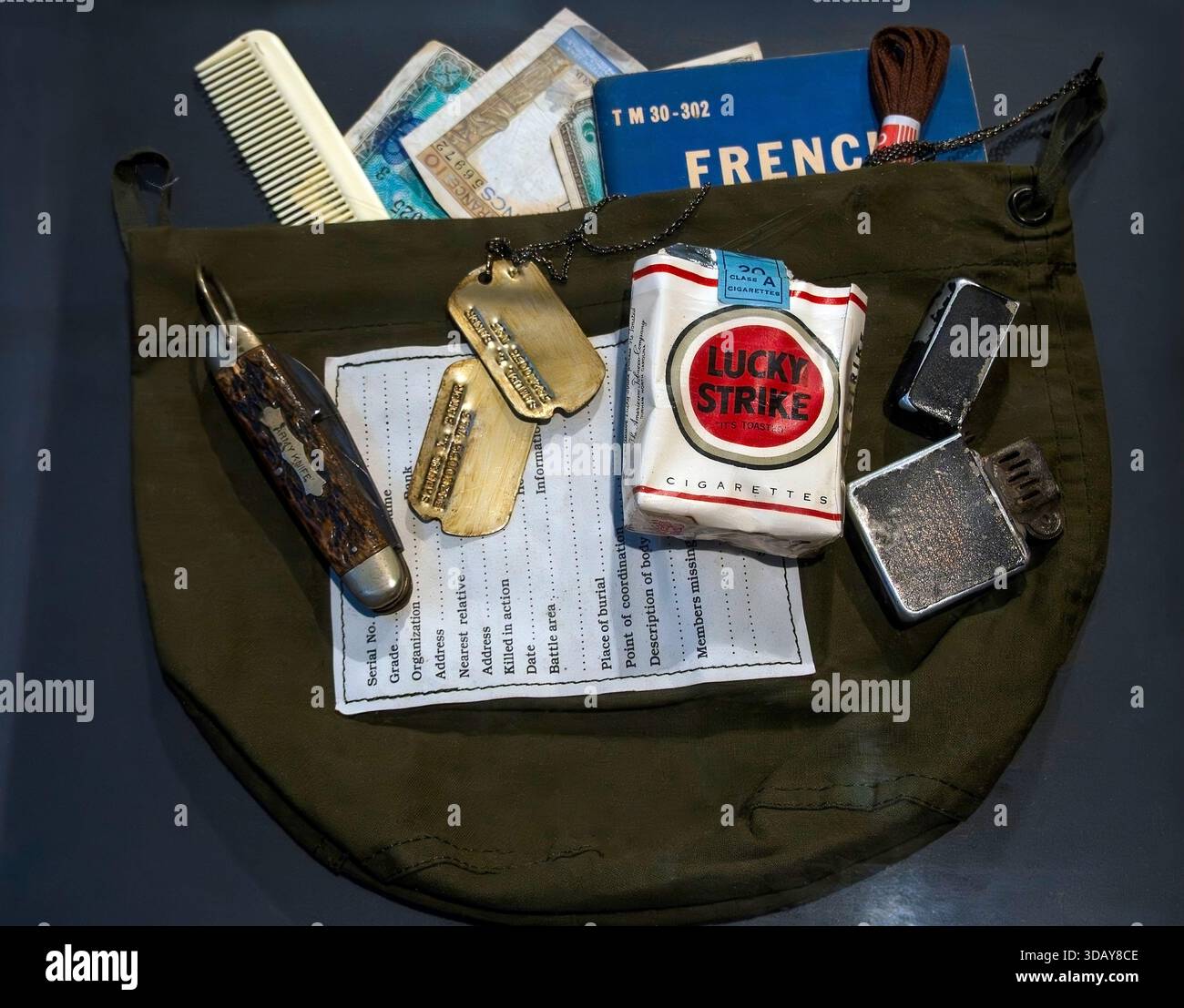 Sac d'effets personnels de l'armée américaine de la seconde Guerre mondiale dans Overlord (D.Day) Museum, Normandie, France Banque D'Images