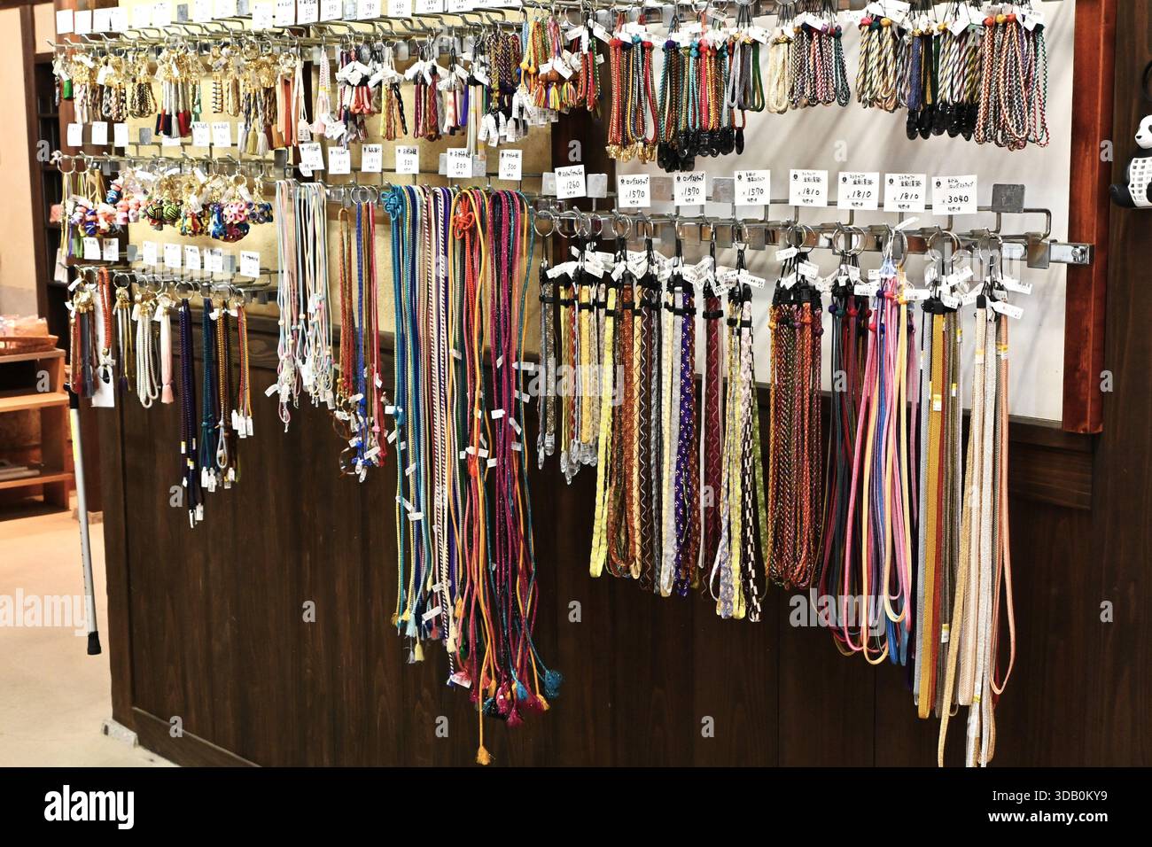'IgA Kumihimo' de la ville d'IgA, préfecture de Mie. Un artisanat japonais traditionnel fabriqué à partir de fil de soie tissé. Banque D'Images