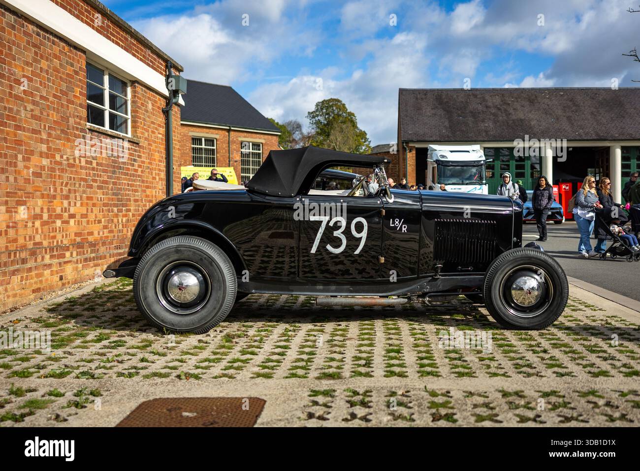 1932 Ford Model B, exposé à l'Assemblée de Bicester Motion qui s'est tenue le 30 novembre 2025. Banque D'Images