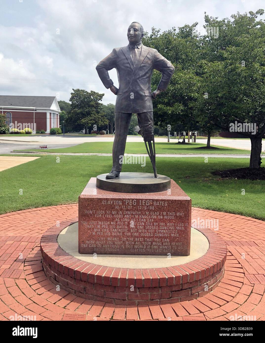 Statue commémorative honorant Clayton Bates, danseur de claquettes à pattes tendues de vaudeville, né et reposé à Fountain Inn, Caroline du Sud. Banque D'Images