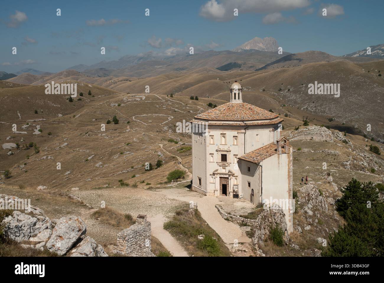 Chapelle de montagne Calascio, Gran Sasso, Abruzzes, Italie Banque D'Images