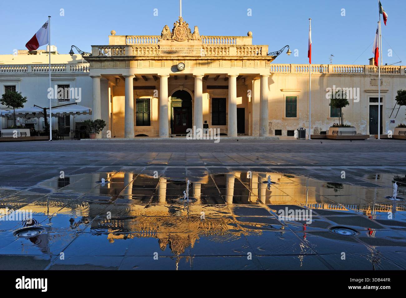 Ancien bâtiment de la garde principale sur la place St George, la Valette, Malte, Europe du Sud Banque D'Images