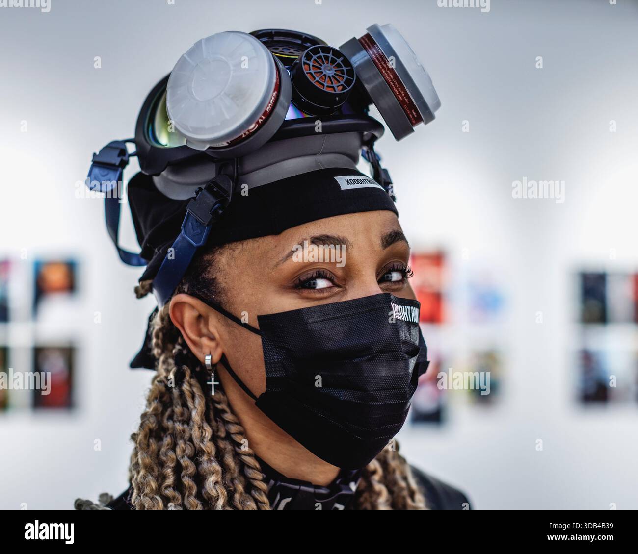 Eyes of Xodohtronu, artiste 3D et coiffeuse virtuelle à l'exposition Black Lines of Code à Londres. Banque D'Images