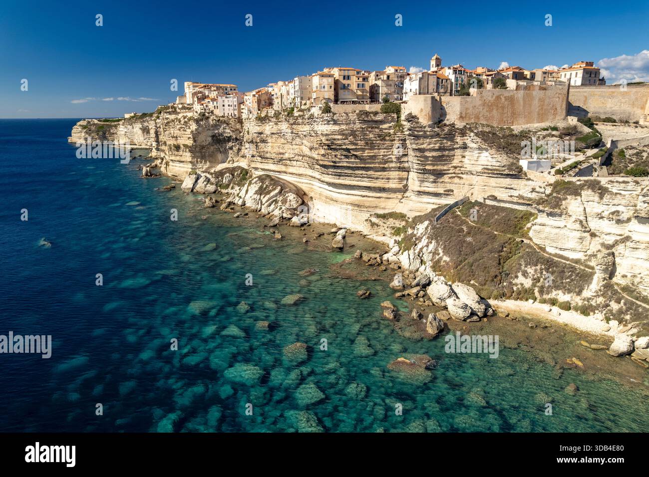 Bonifacio et les falaises vues des airs, Corse, France Banque D'Images