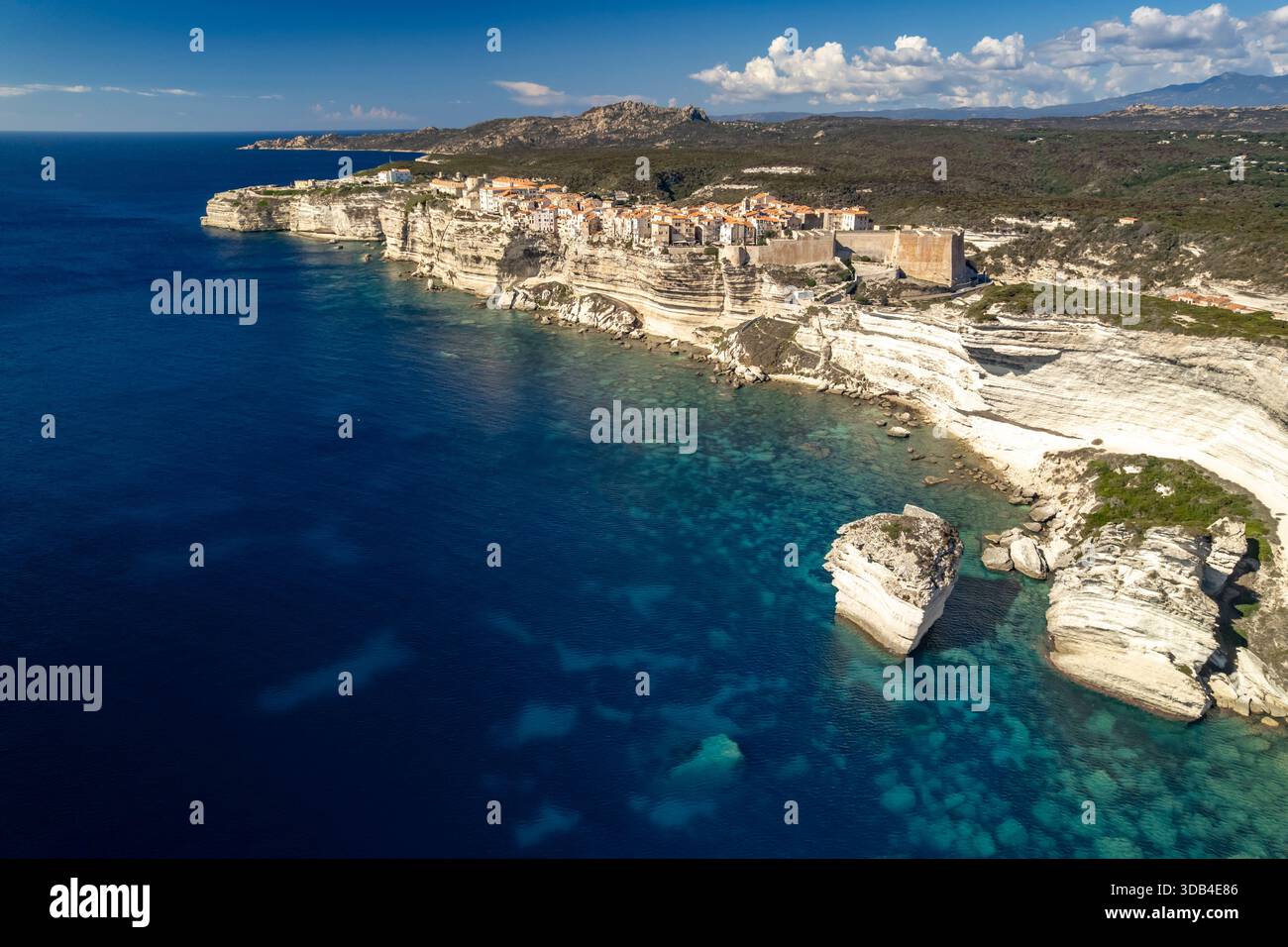 Bonifacio et les falaises vues des airs, Corse, France Banque D'Images