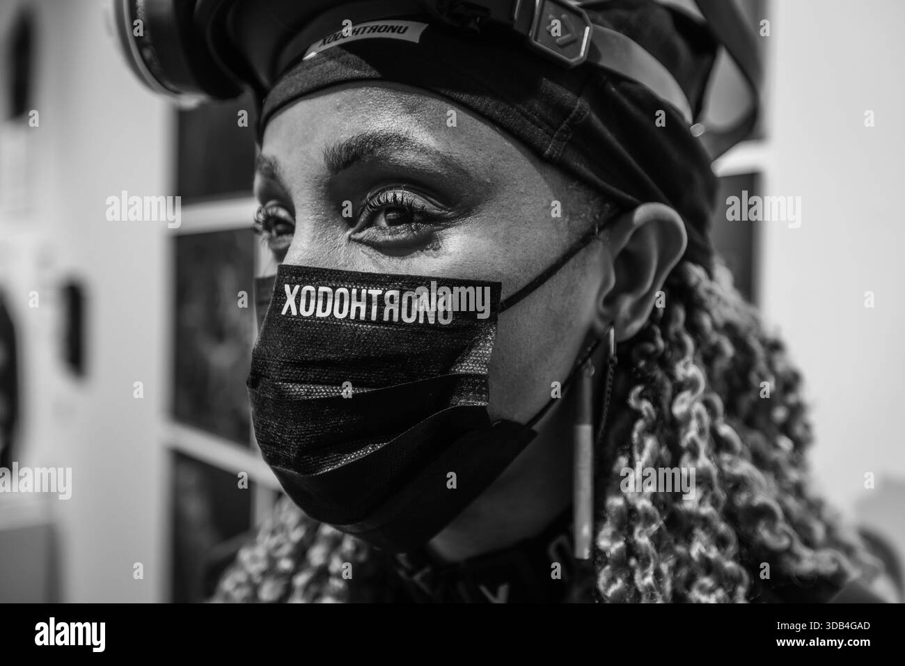 Portrait de l'artiste, Xodohtronu à l'exposition Black Lines of Code à Londres. Banque D'Images