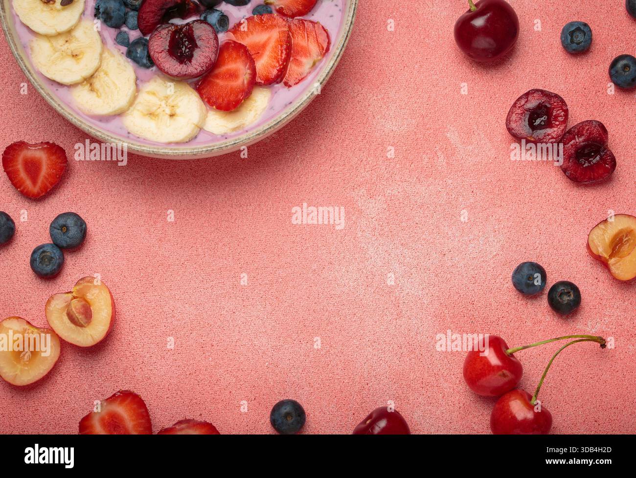 Bol Acai avec des fruits frais Banque D'Images