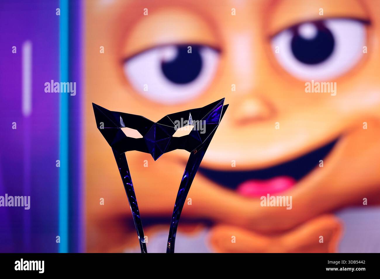 Le trophée gagnant [gagnant] de Masked Singer dans l'émission ProSieben 'The Masked Singer' aux studios MMC à Ossendorf. Cologne, 13 décembre 2025 Banque D'Images