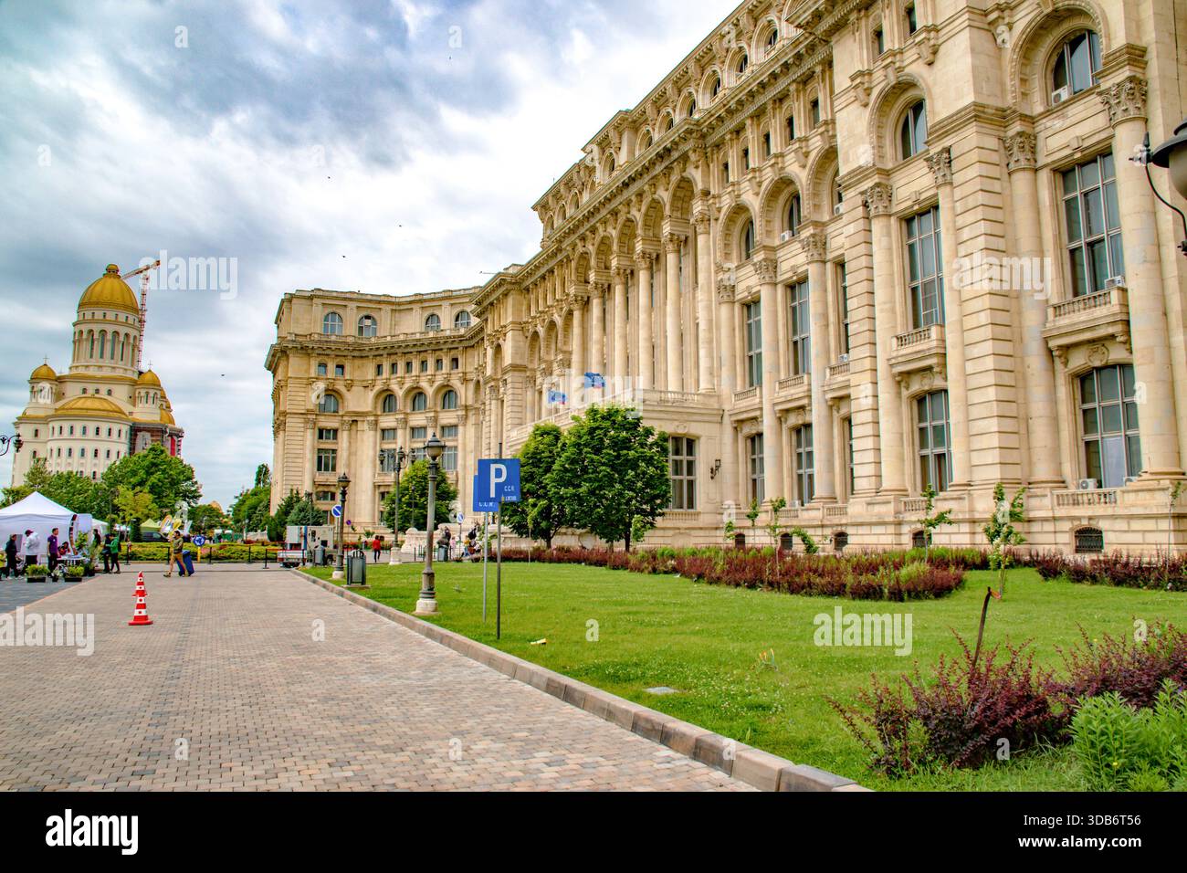 Palais du Parlement (Palatul Parlamentului) à Bucarest, le plus grand bâtiment administratif civil du monde Banque D'Images