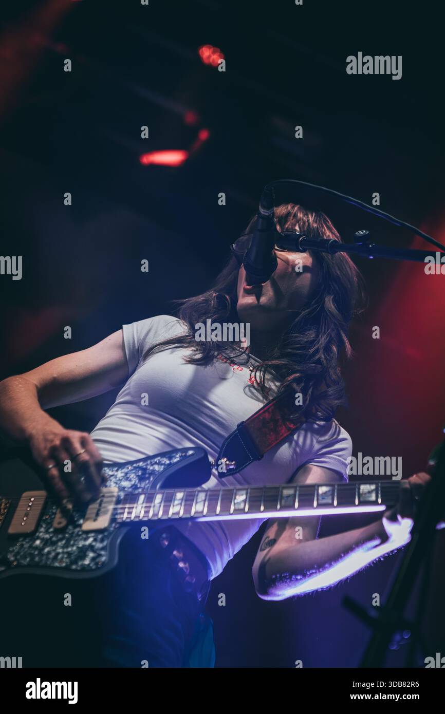 Wasington DC, États-Unis, 3 décembre 2025, les Happy Fits se produisent en direct au légendaire 9 :30 Club, crédit : Ben Lahoussine/Alamy Live News Banque D'Images