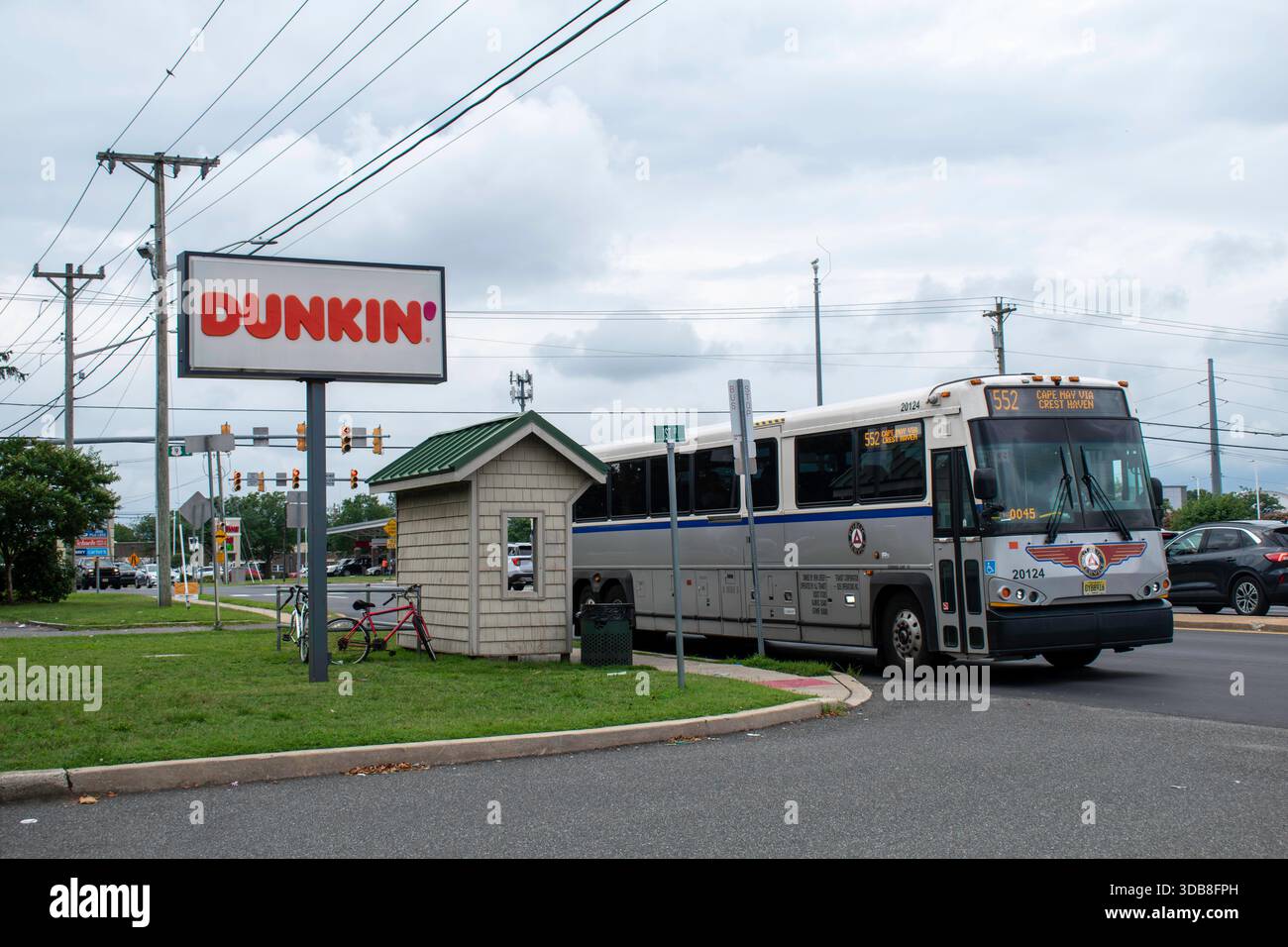 NJ transit 2020 MCI D4500CT #20124 portant un plan patrimonial de la public Service Corporation à Rio Grande, Middle Township, New Jersey, États-Unis, juillet 2025. Banque D'Images