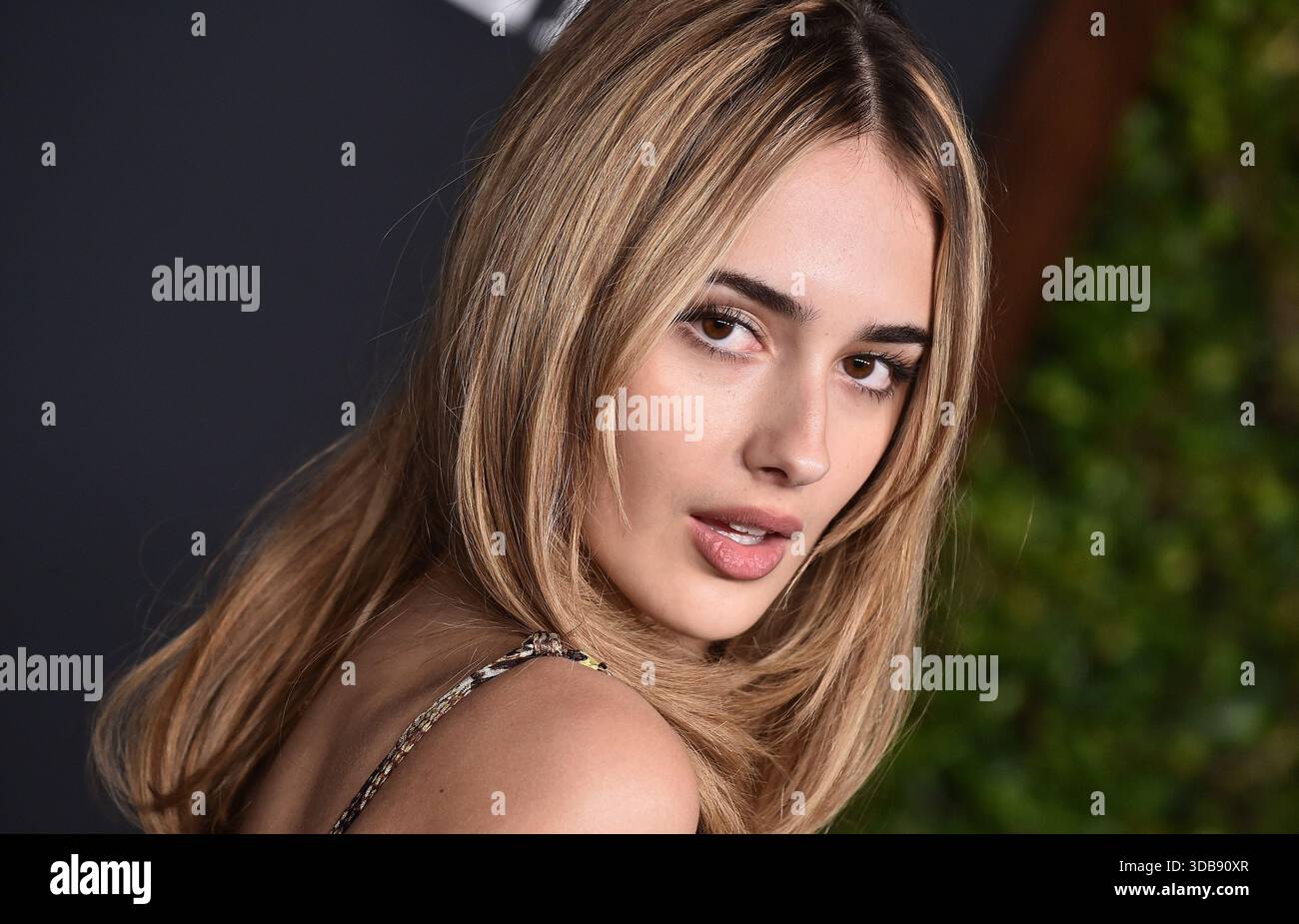 Hollywood, États-Unis. 14 décembre 2025. Julia Butters arrive à la première à Los Angeles de « The Testament of Ann Lee » de Searchlight Pictures au Linwood Dunn Theater le 14 décembre 2025 à Hollywood, CA. © Lisa OConnor/ Credit : AFF/Alamy Live News Banque D'Images