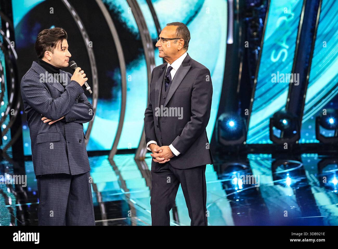 Live Music Show - FINALE SANREMO GIOVANI la finale aura lieu à Sanremo, avec des photos des principaux artistes en compétition et du finaliste lors de LA FINALE SANREMO GIOVANI , Live Music Show à SANREMO, Italie, 14 décembre 2025 SANREMO TEATRO DEL CASINO SANREMO Italie Copyright : xRenataxRoattinox/xLiveMediax LPM_2195433 Banque D'Images