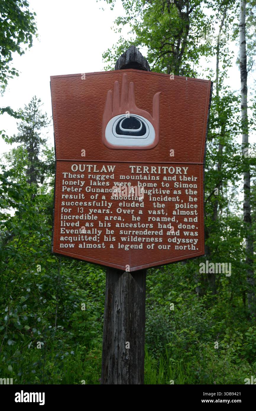 Une plaque historique sur Simon Gunanoot, un personnage historique autochtone de la ville de Hazelton, première nation Gitxsan, en Colombie-Britannique, au Canada. Banque D'Images