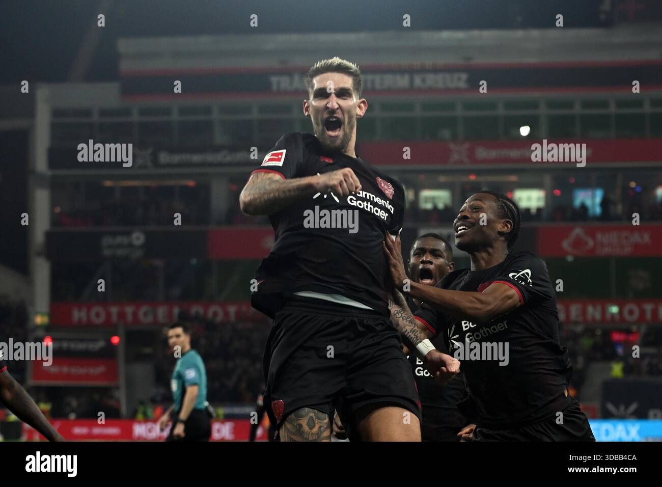 Football ; Journée 14 ; 1. Bundesliga [Bundesliga] ; saison 2025/2026, Bayer Leverkusen contre 1.FC Cologne le 13.12.2025 à Leverkusen. UBz : 08 Robert Andrich, Bayer Leverkusen. Célèbre son but [but] pour le score final de 2 :0. Banque D'Images