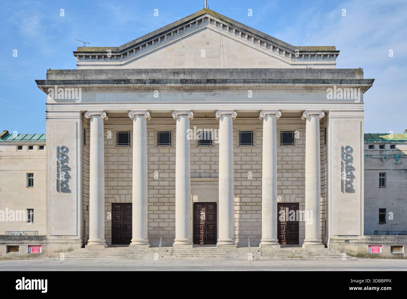 Southampton, Hampshire, Royaume-Uni - 19 mars 2025 : L'O2 Guildhall, un lieu polyvalent qui forme l'aile est du centre civique. Banque D'Images