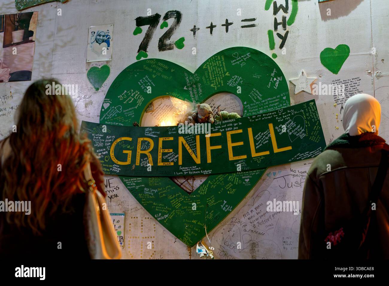 Le dernier mémorial de Grenfell où Grenfell reste une structure car il doit être démoli en juin 2026. Banque D'Images