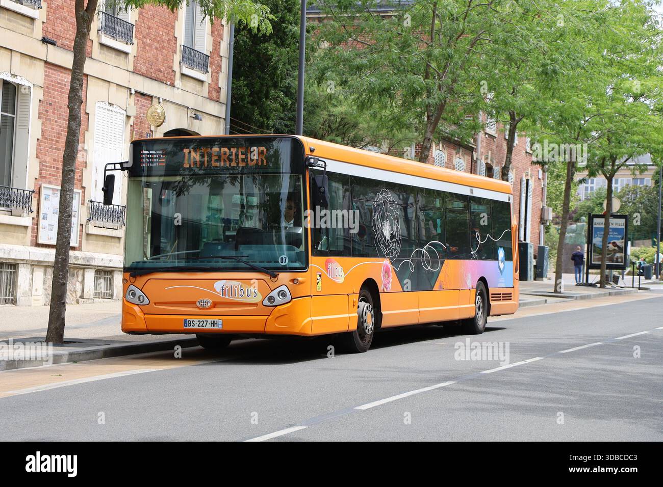 Autobus de Transports en commun dans la ville, ville de Chartres, département de l'Eure et Loir, France Banque D'Images