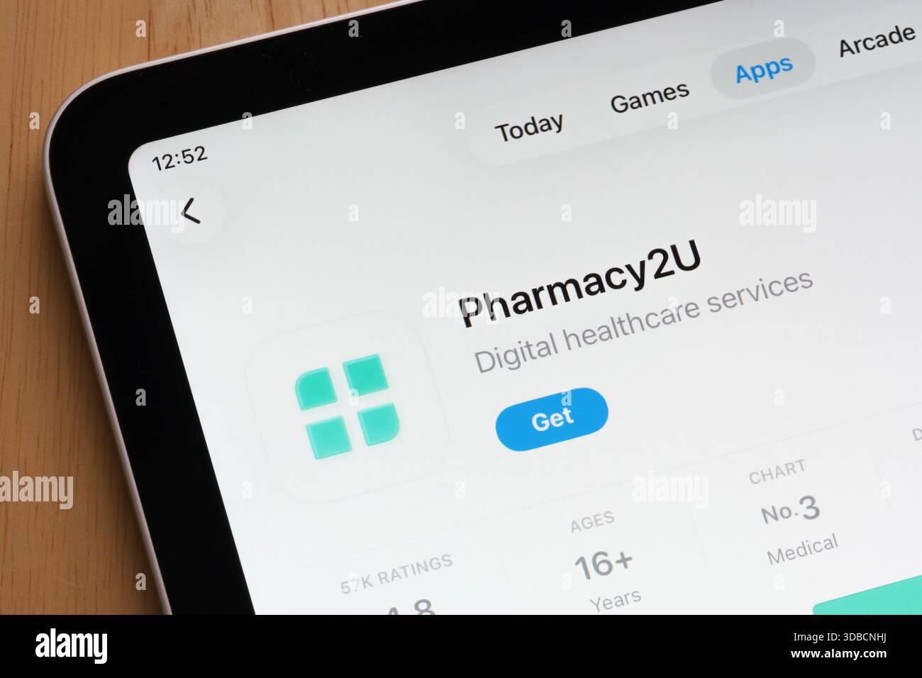 Application médicale mobile Pharmacy2U présentée sur l'interface App Store. Stafford, Royaume-Uni, 15 décembre 2025 Banque D'Images