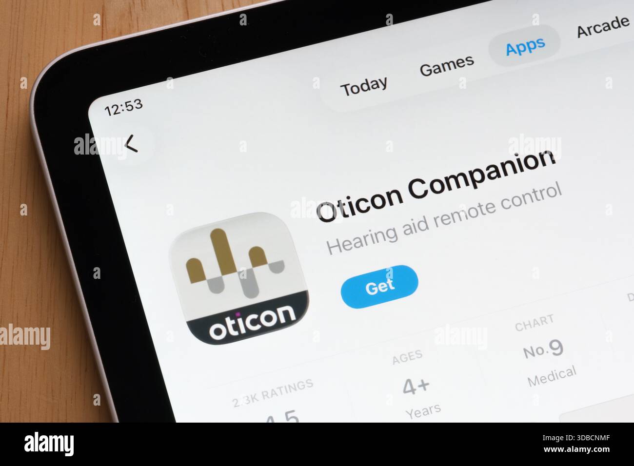 Application médicale mobile Oticon Companion présentée sur l'interface de l'App Store. Stafford, Royaume-Uni, 15 décembre 2025 Banque D'Images
