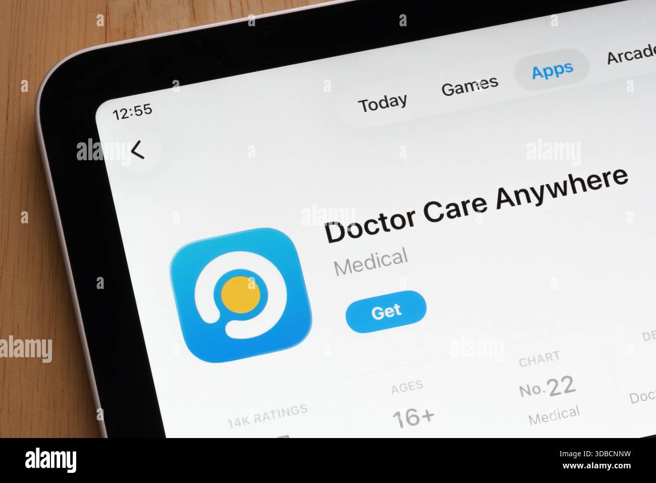 Application de soins de santé Doctor Care Anywhere présentée sur l'App Store d'Apple iPad avec détails. Stafford, Royaume-Uni, 15 décembre 2025 Banque D'Images
