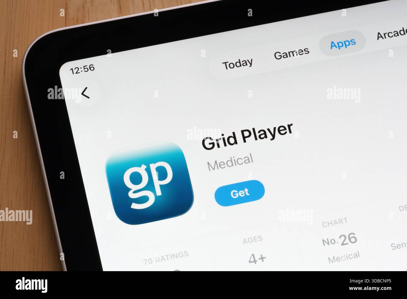 Liste des applications Grid Player affichée sur l'App Store Apple iPad avec évaluation et résumé. Stafford, Royaume-Uni, 15 décembre 2025 Banque D'Images