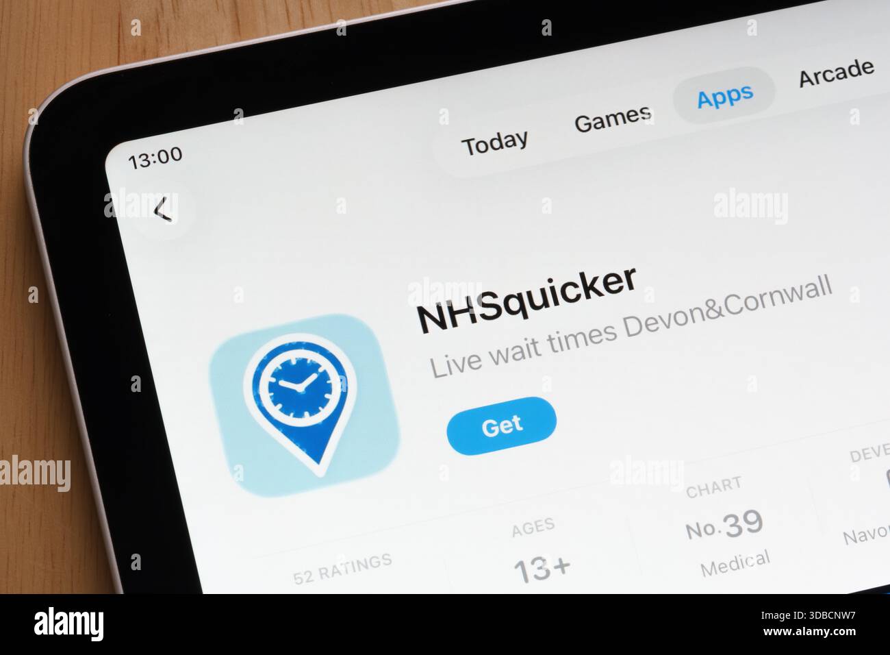 Application de santé numérique NHSquicker affichée sur l'écran d'un iPad dans l'App Store. Stafford, Royaume-Uni, 15 décembre 2025 Banque D'Images