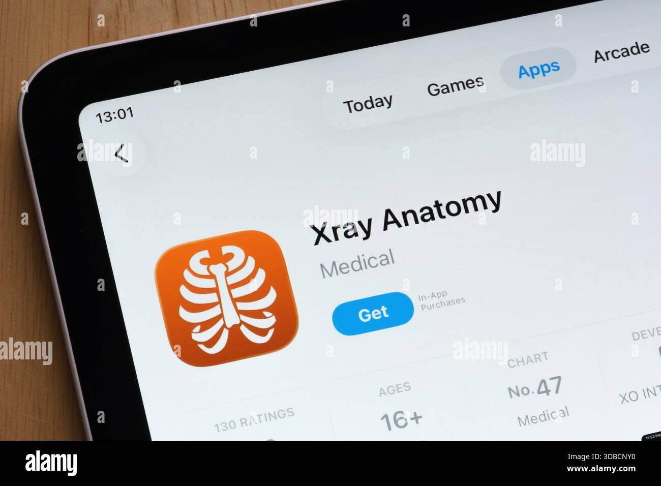 Application médicale mobile Xray Anatomy présentée sur l'interface de l'App Store. Stafford, Royaume-Uni, 15 décembre 2025 Banque D'Images