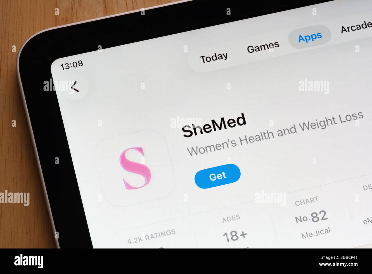 Liste de l'application SheMed affichée sur l'App Store Apple iPad avec note et résumé. Stafford, Royaume-Uni, 15 décembre 2025 Banque D'Images