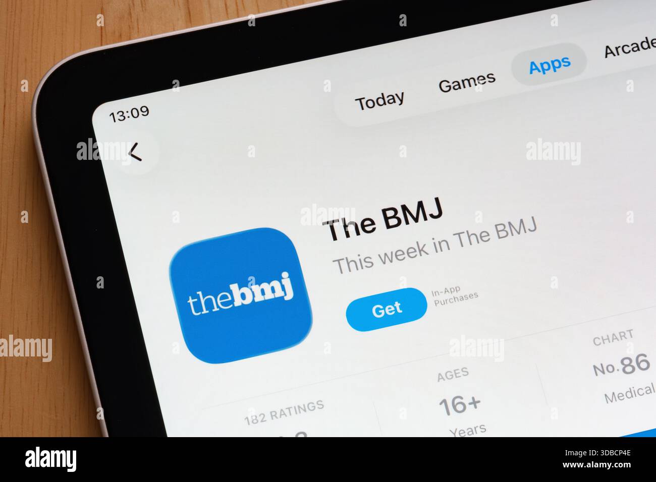 L’application médicale mobile BMJ présentée sur l’interface App Store. Stafford, Royaume-Uni, 15 décembre 2025 Banque D'Images