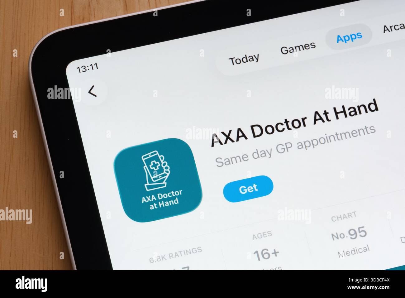 AXA Doctor at Hand application santé populaire mise en évidence sur la page Apple iPad App Store. Stafford, Royaume-Uni, 15 décembre 2025 Banque D'Images