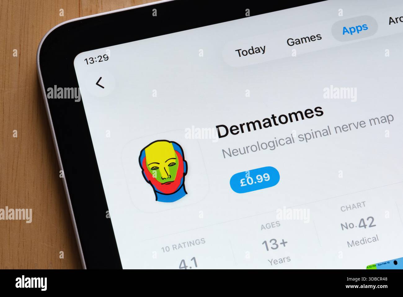 Liste des logiciels médicaux dermatomes capturée sur l'interface de l'iPad App Store. Stafford, Royaume-Uni, 15 décembre 2025 Banque D'Images