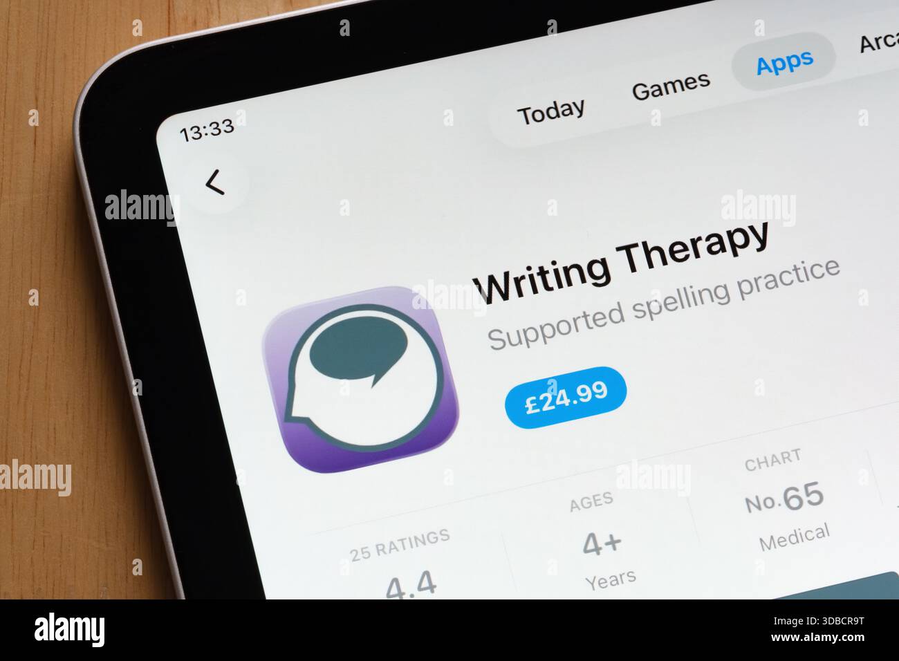 Rédaction de la liste des applications de thérapie affichée sur l'App Store d'Apple iPad avec évaluation et résumé. Stafford, Royaume-Uni, 15 décembre 2025 Banque D'Images