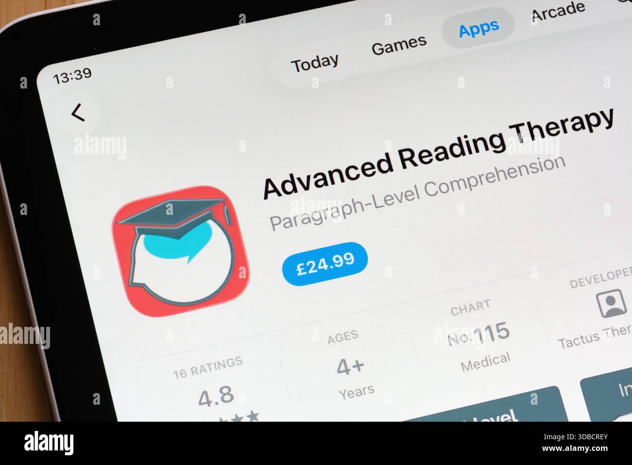 Liste des applications de thérapie de lecture avancée affichée sur l'App Store d'Apple iPad avec note et résumé. Stafford, Royaume-Uni, 15 décembre 2025 Banque D'Images
