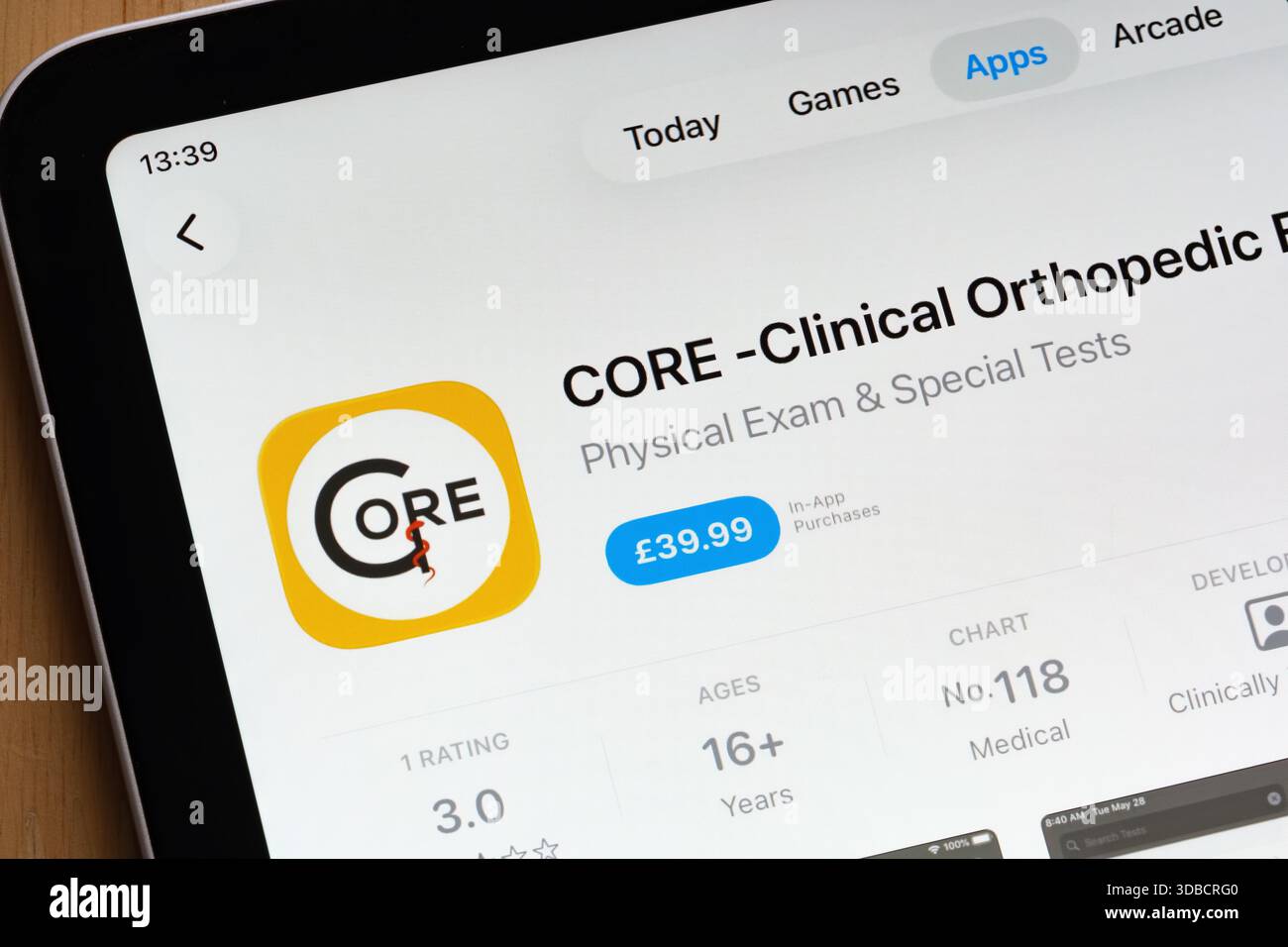 Application CORE Clinical Orthopedic Healthcare présentée sur l'App Store d'Apple iPad avec détails. Stafford, Royaume-Uni, 15 décembre 2025 Banque D'Images
