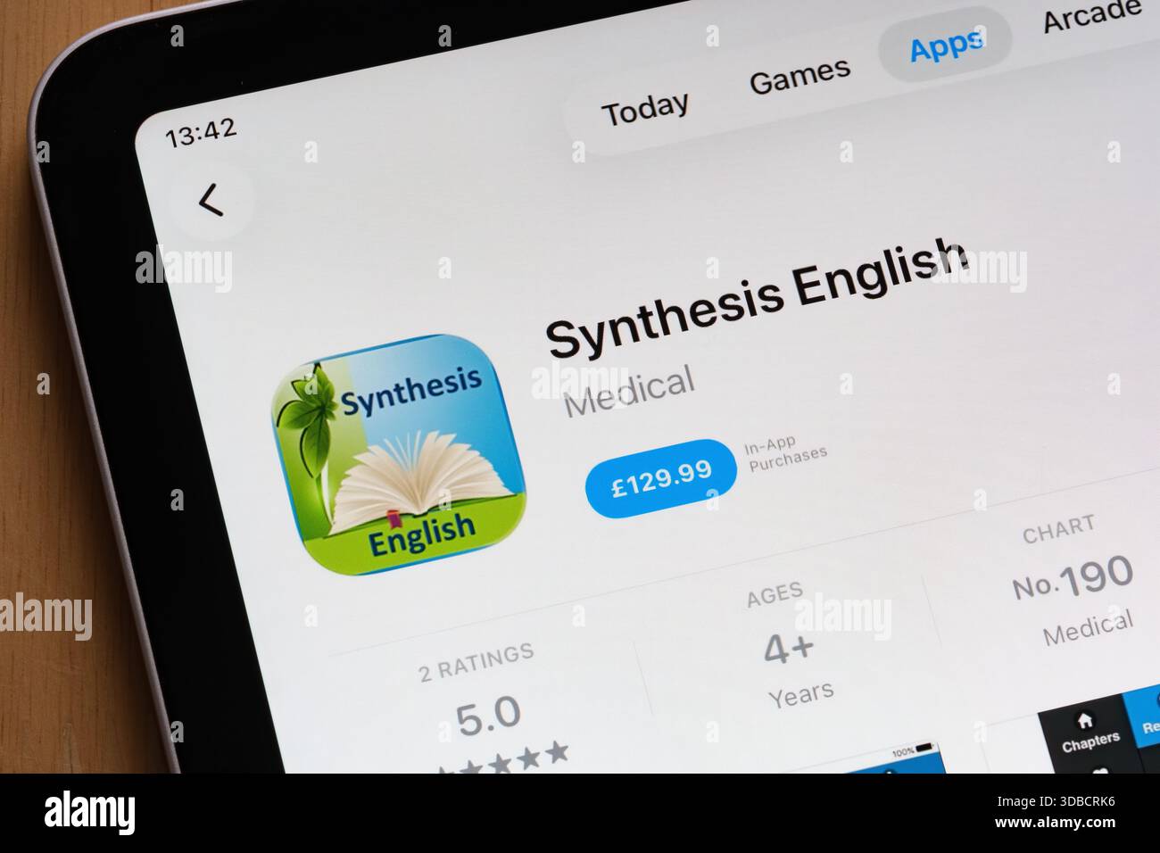 Synthesis English application de santé populaire mise en évidence sur la page Apple iPad App Store. Stafford, Royaume-Uni, 15 décembre 2025 Banque D'Images