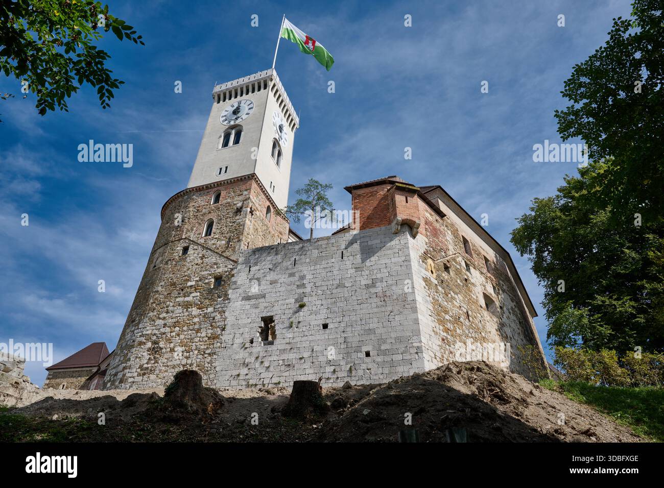tour du château de Ljubljana avec drapeau, Ljubljanski grad, Ljubljana, Slovenija, Europe Banque D'Images