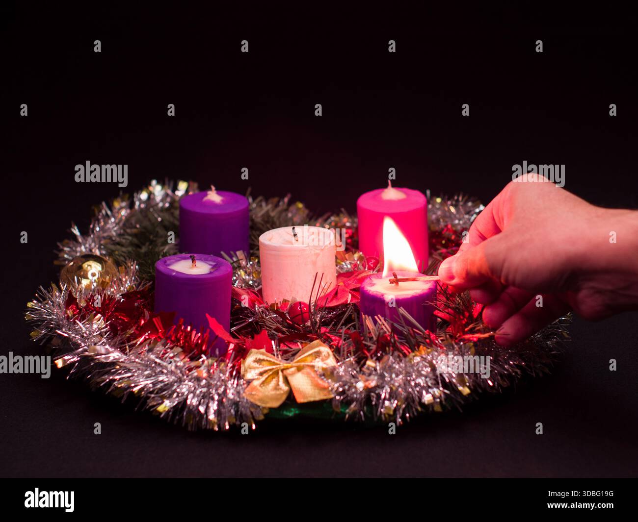 Lumières des bougies couronne de l'Avent Banque D'Images