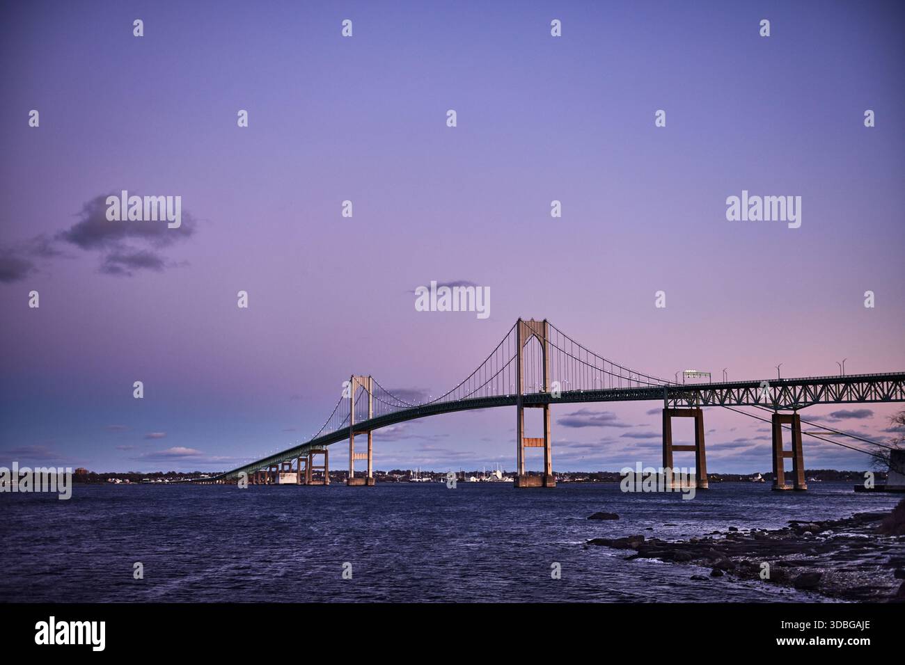 Claiborne Pell Bridge, communément appelé Newport Bridge, enjambant le passage est de la baie de Narragansett dans le Rhode Island Banque D'Images