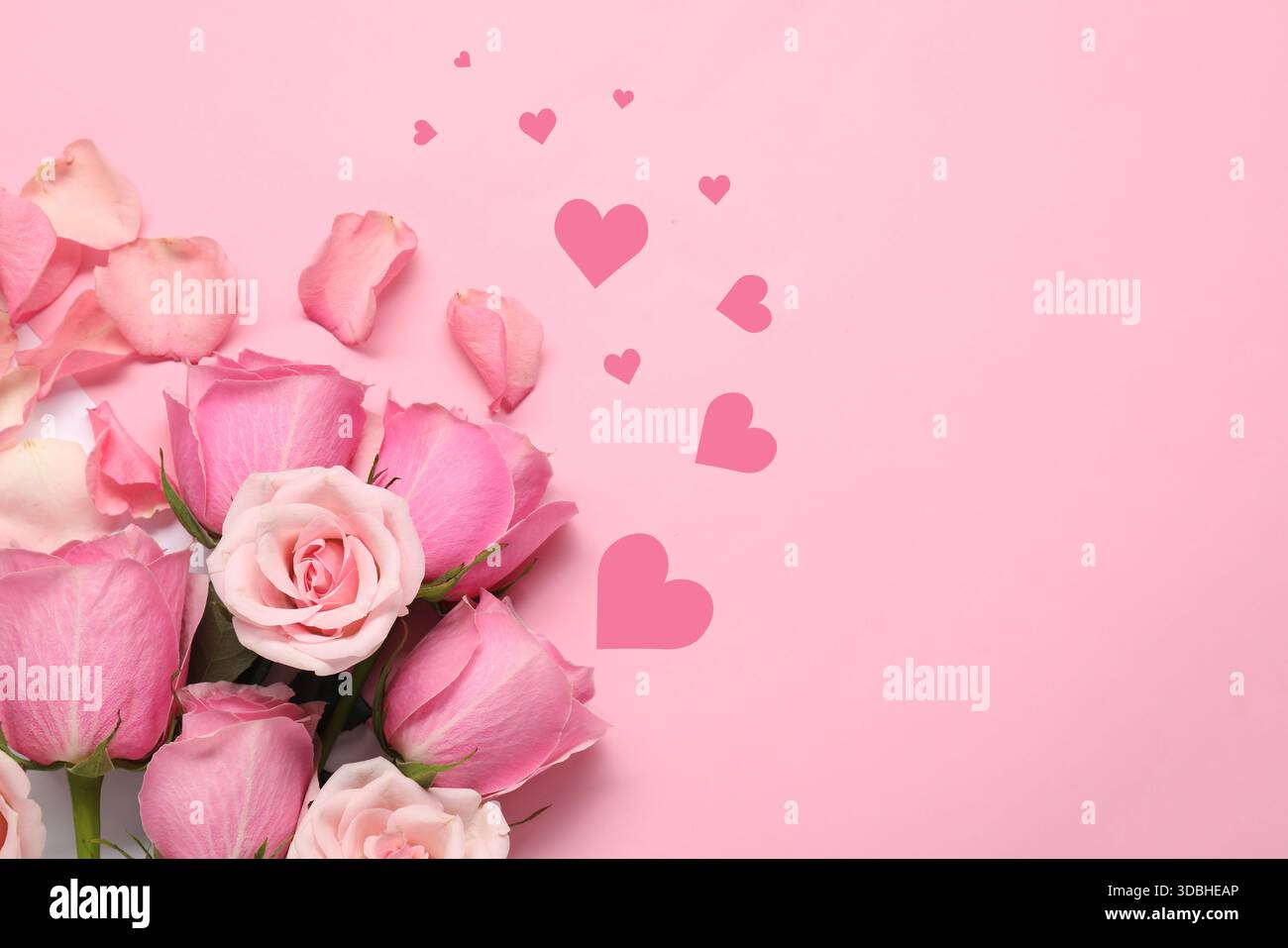 Roses roses et coeurs sur carte de voeux romantique Banque D'Images