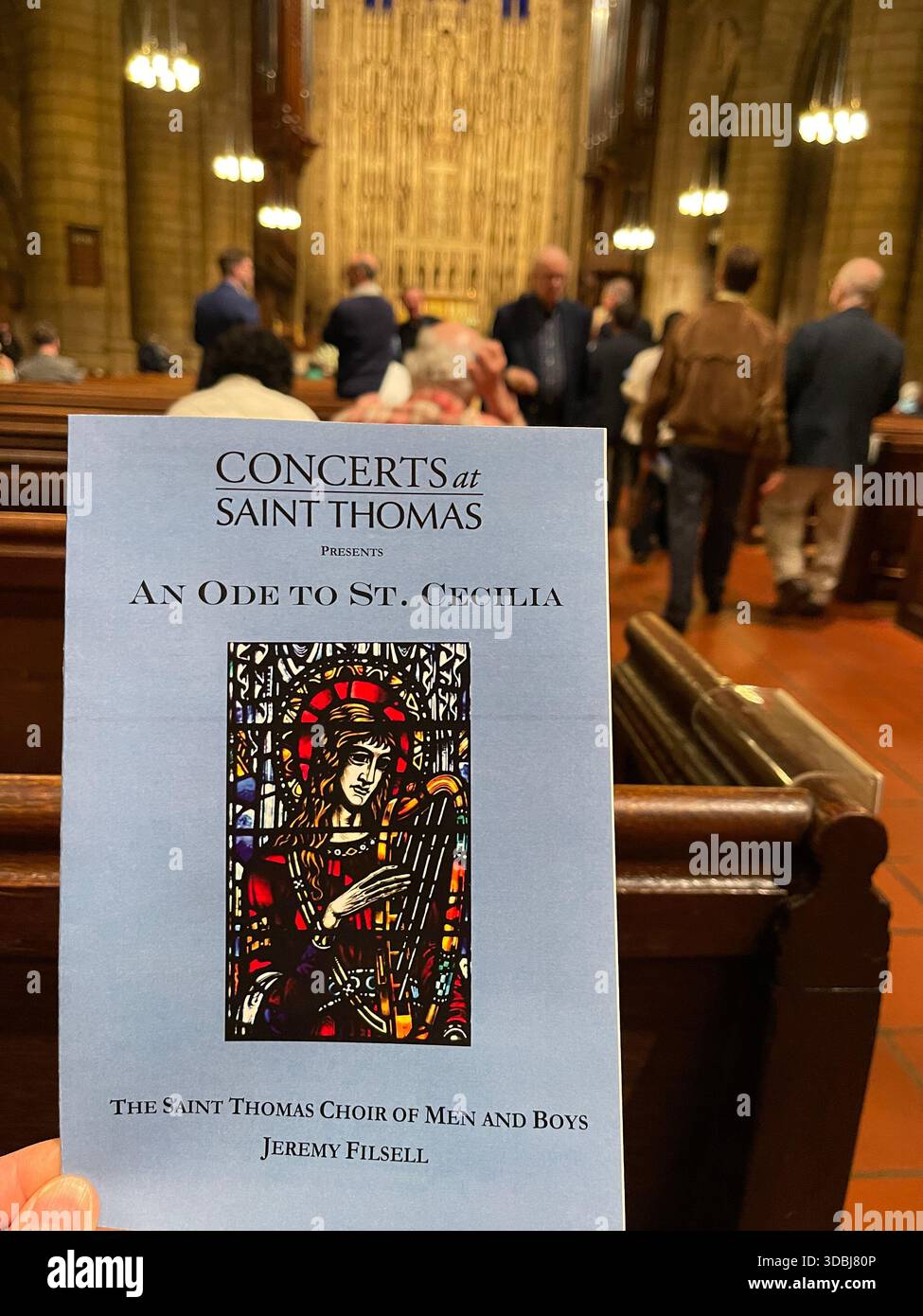 Musique intemporelle à Saint Thomas Church, Manhattan, mêlant tradition et révérence. - Image de stock capturée avec un smartphone