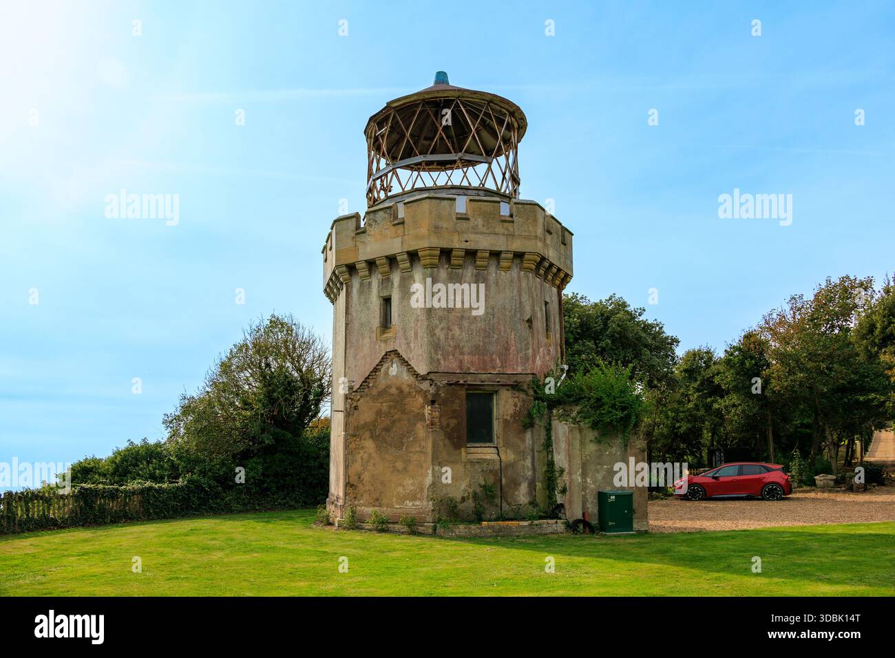 L'ancien phare inférieur de South Foreland sur les falaises blanches près de Douvres a été mis hors service en 1904, Kent, Angleterre, Royaume-Uni Banque D'Images