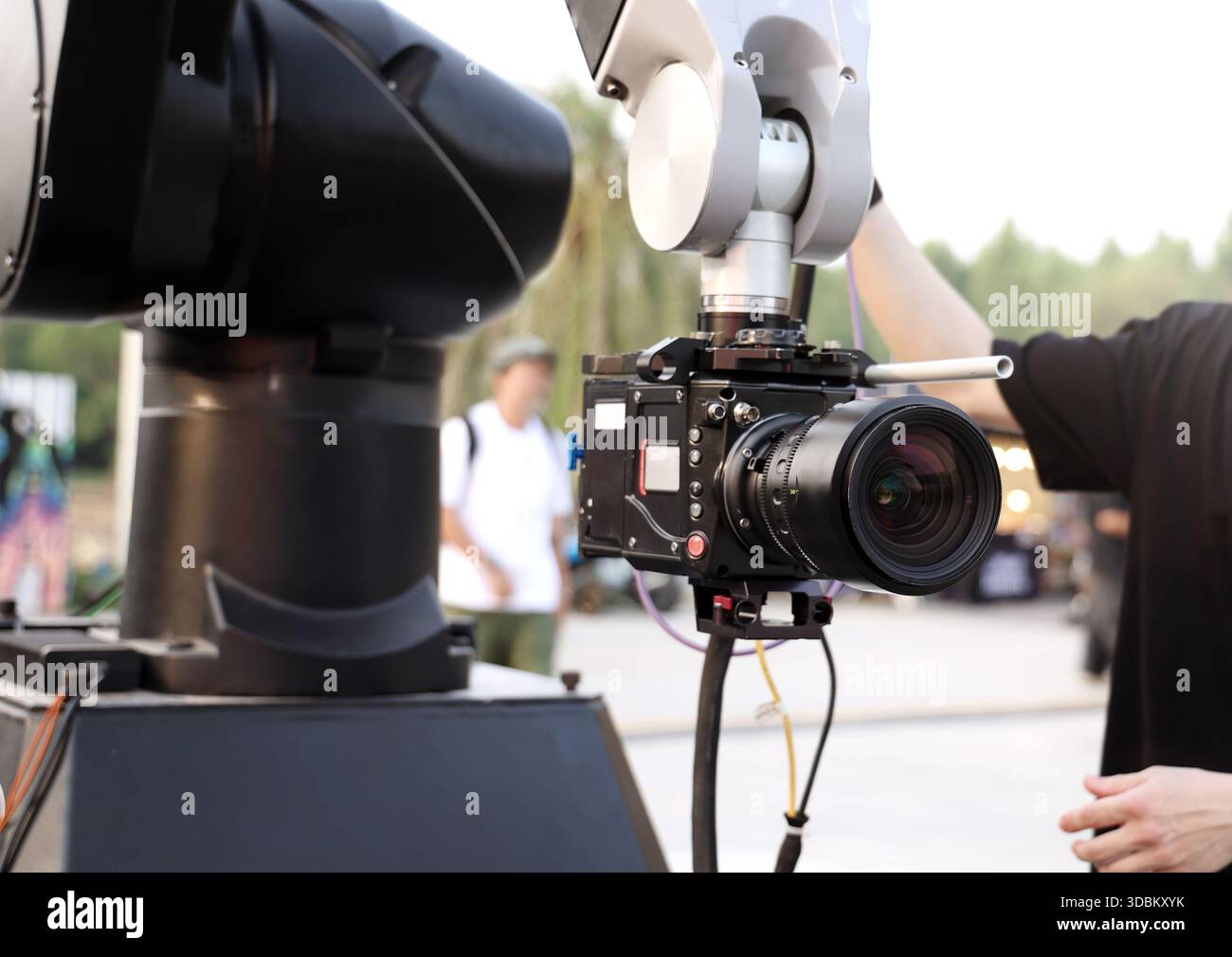 Dans les coulisses du tournage de films ou de la production vidéo et équipe de tournage avec équipement de caméra à l'extérieur. Caméra vidéo avec R professionnel Banque D'Images