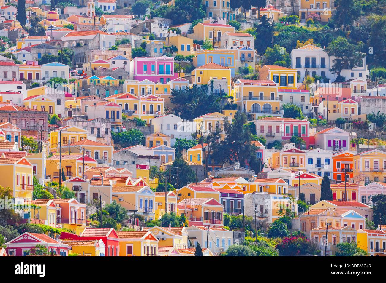 Maisons colorées, Chorio, île de Symi, îles du Dodécanèse, Grèce Banque D'Images