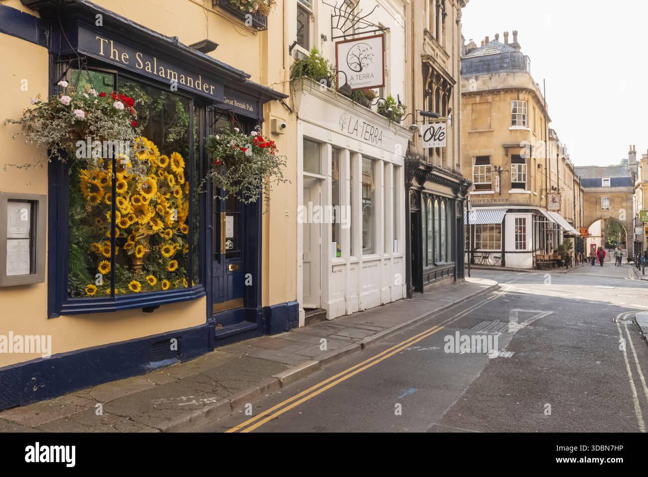 Angleterre, Somerset, Bath, John Street et Queen Street, pubs et restaurants Banque D'Images