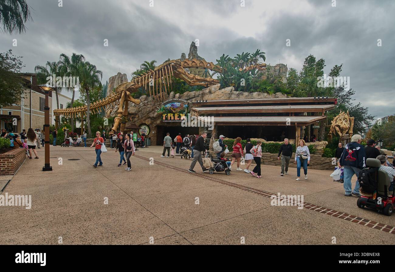 Orlando, Floride, États-Unis-9 décembre 2025 :Disney Springs complexe de divertissement au Walt Disney World Resort. Photo de l'après-midi montrant le café T-Rex Banque D'Images