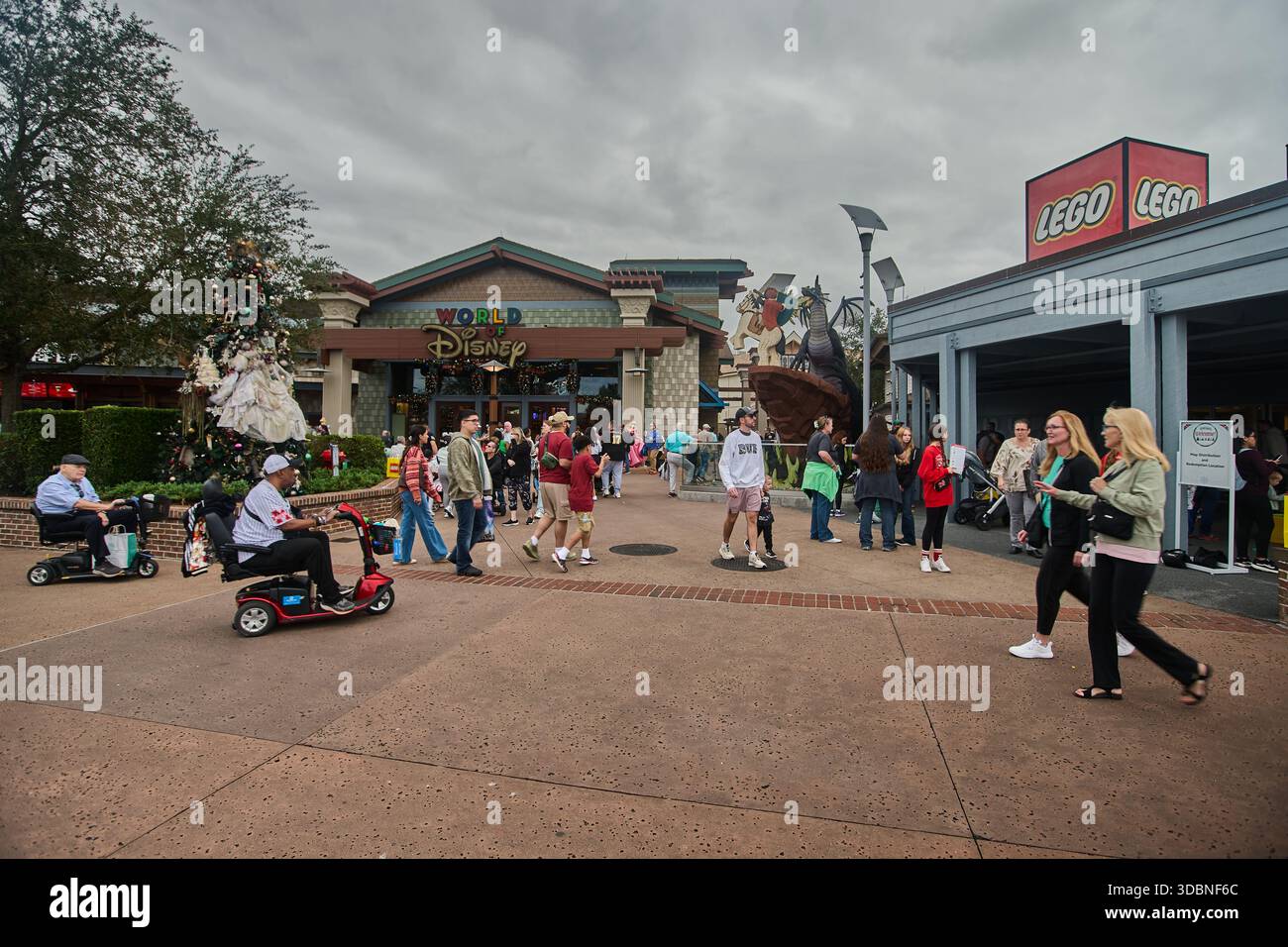 Orlando, Floride, États-Unis-9 décembre 2025 :Disney Springs est un complexe de boutiques, de restaurants et de divertissements situé au Walt Disney World Resort à Lake Buena Vista Banque D'Images