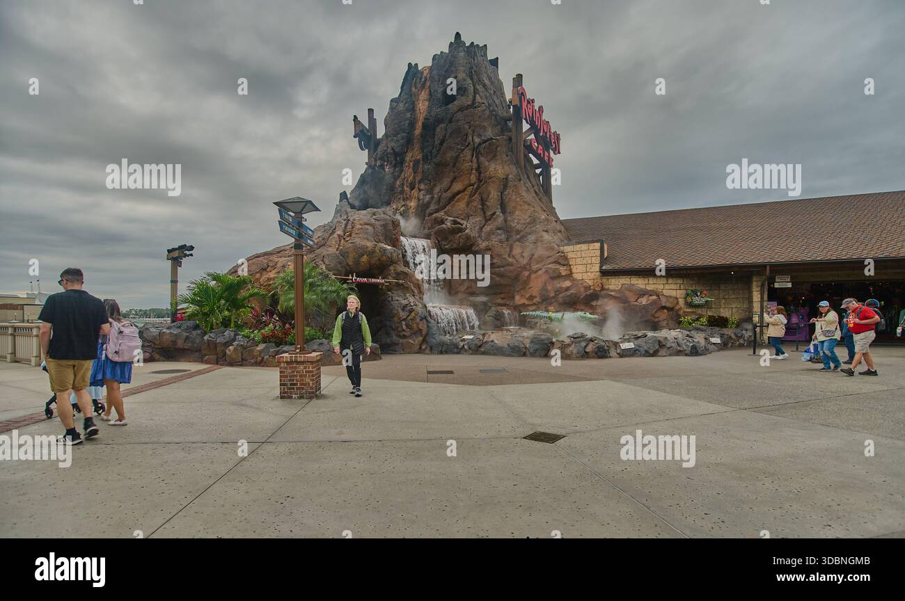 Orlando, Floride, États-Unis, 9 décembre 2025 :Disney Springs au Walt Disney World Resort. Photo de l'après-midi montrant le café Rainforest Banque D'Images