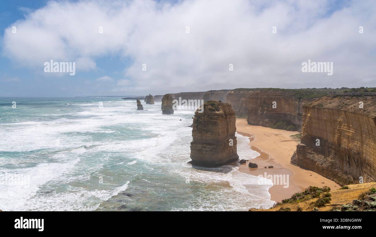 Vue sur les 12 Apôtres avec la mer dans le parc national de Port Campbell Banque D'Images
