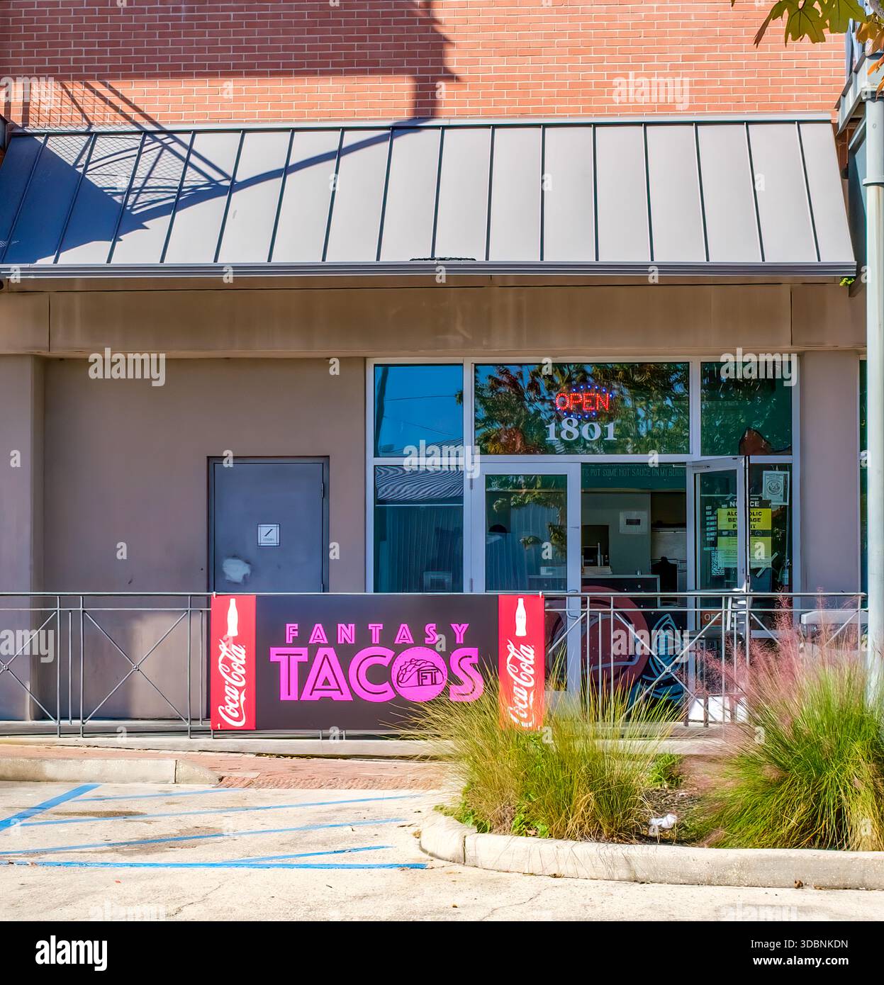 New Orleans, LOUISIANE, États-Unis - 11 décembre 2025 : Restaurant Fantasy Tacos sur Rousseau Street dans le Lower Garden District Banque D'Images